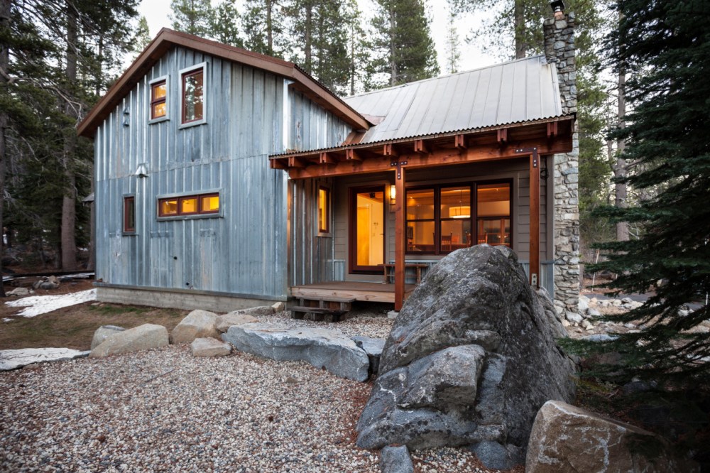 metal-siding-on-a-cabin